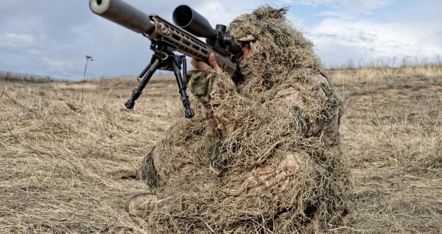 ВСУ отстреливают бегущих из Украины: откуда появились новости о снайперах