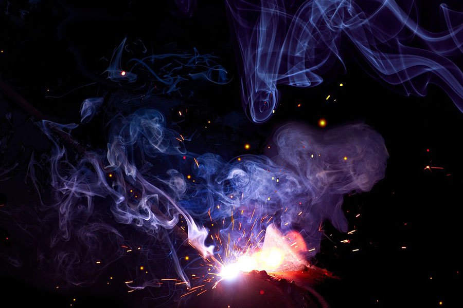 Ученые разгадали 400-летнюю загадку того, почему первые взрывчатые вещества производят фиолетовый дым
