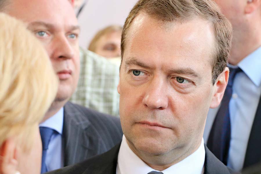 Медведев в формате сказки рассказал, как пройдет «мирская слава» Украины