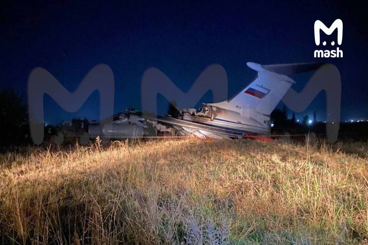 В Таджикистане при взлете загорелся российский самолет