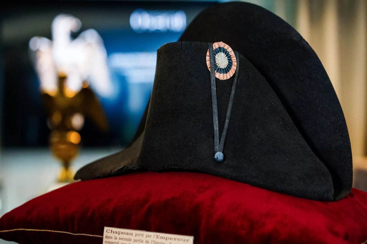 Шляпу Наполеона продали почти за 2 млн евро