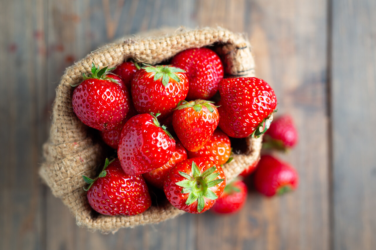 Лучшими летними ягодами, по мнению нутрициолога, являются клубника и черника
