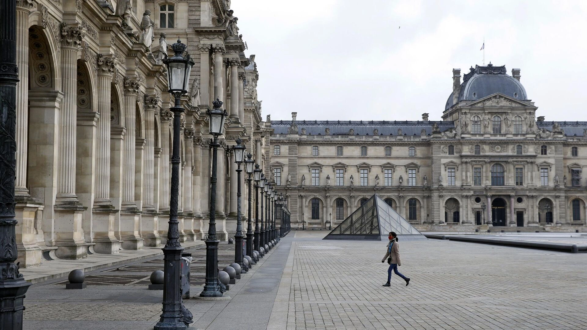 Лувр в Париже закрыт из-за забастовки сотрудников