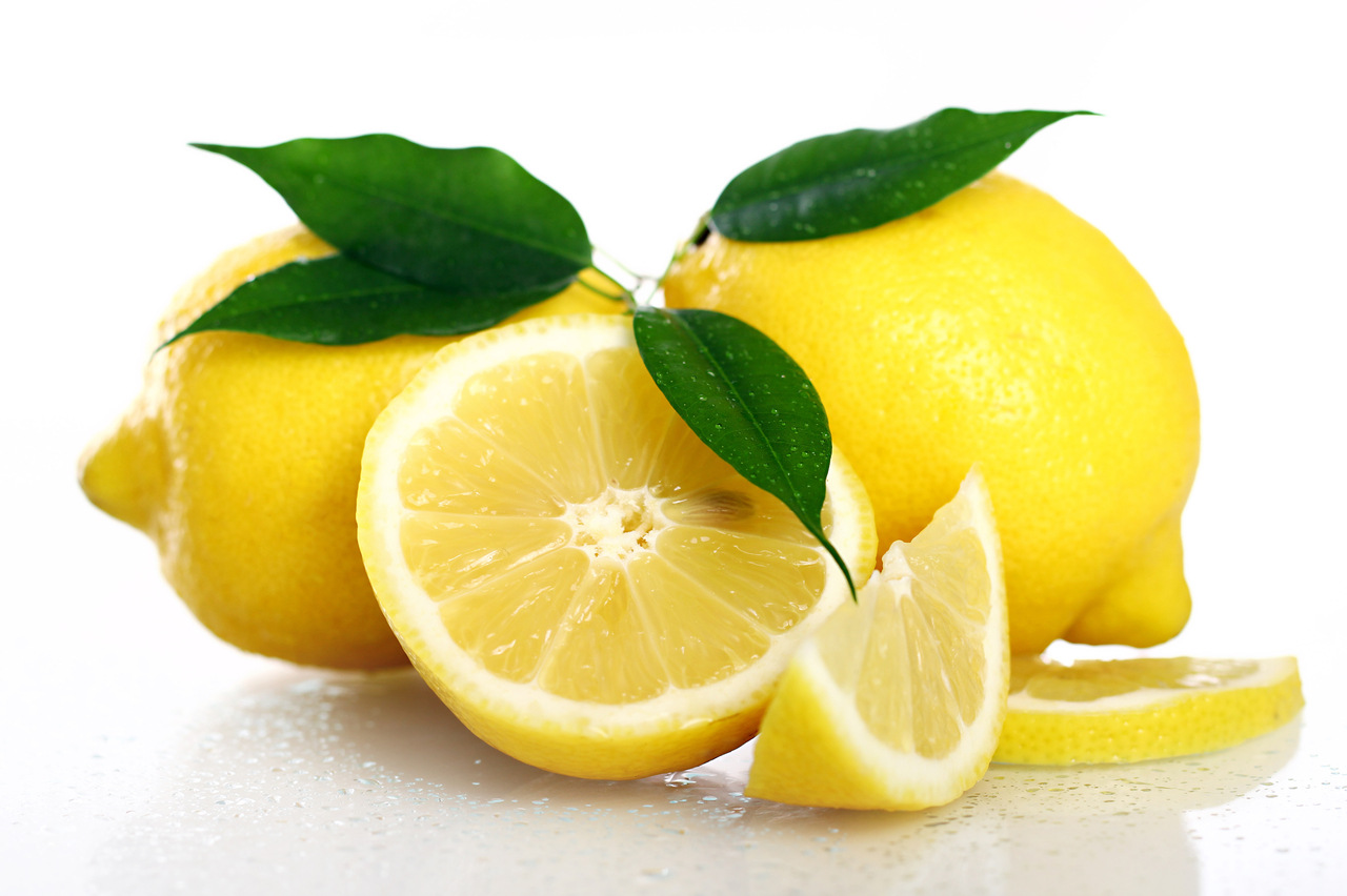 Специалист сообщил, что вода с лимоном может помочь похудению только косвенно