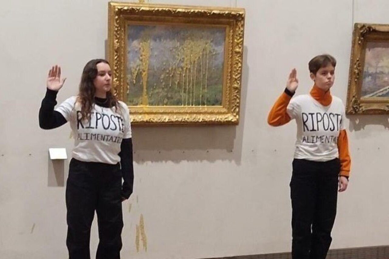 Две экоактивистки облили супом картину Клода Моне «Весна»