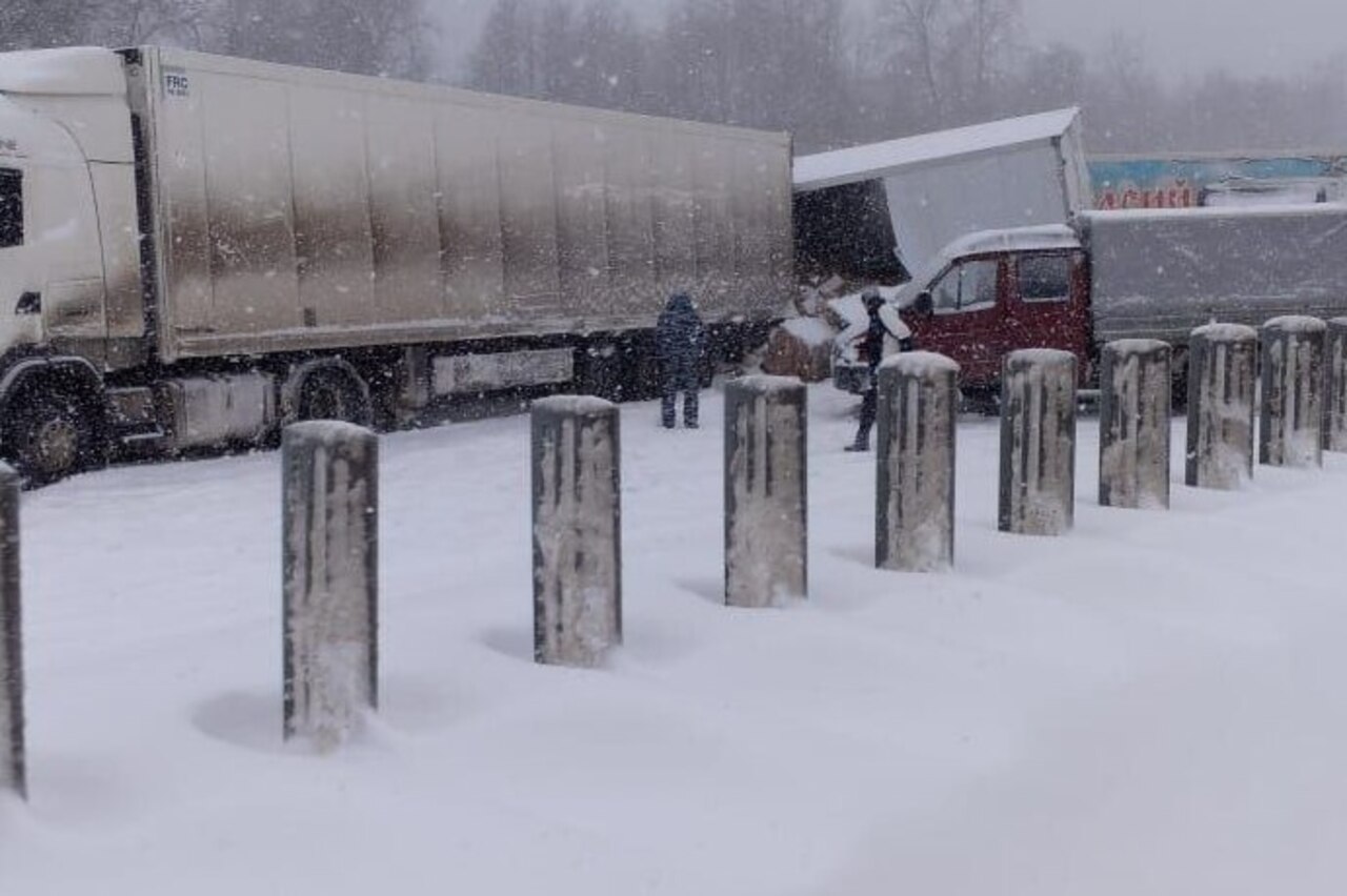 В Татарстане 10 грузовиков попали в массовое ДТП