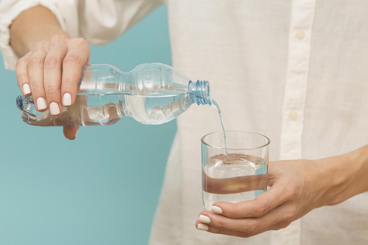 Ученые обнаружили опасный нанопластик в питьевой воде