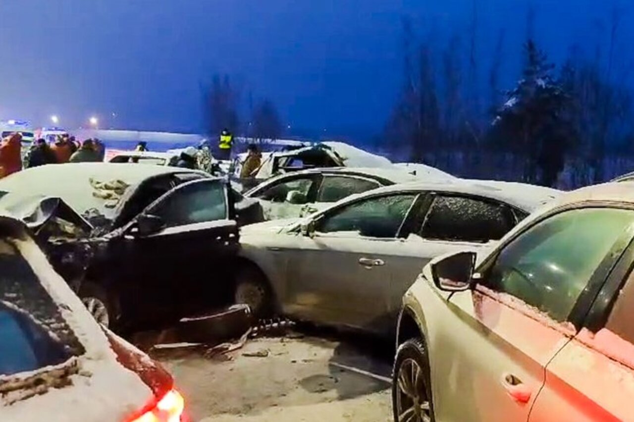 В Новгородской области в массовом ДТП погибли четыре человека